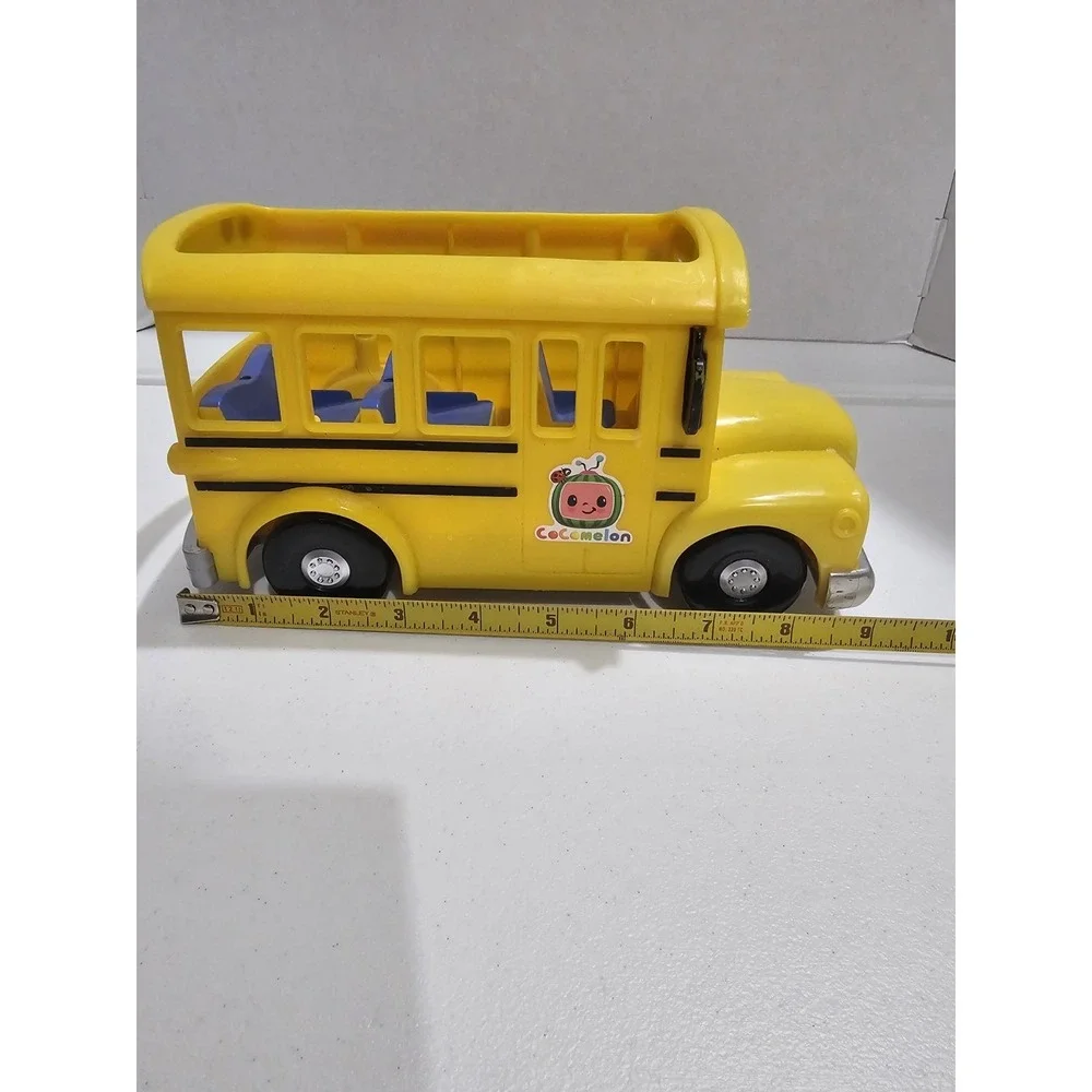 CoComelon‎ Official Musical Yellow School Bus Plays Wheels on The Bus #3611